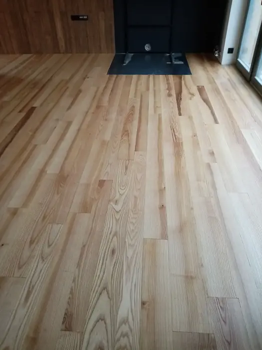 Masivní dřevěná podlaha
