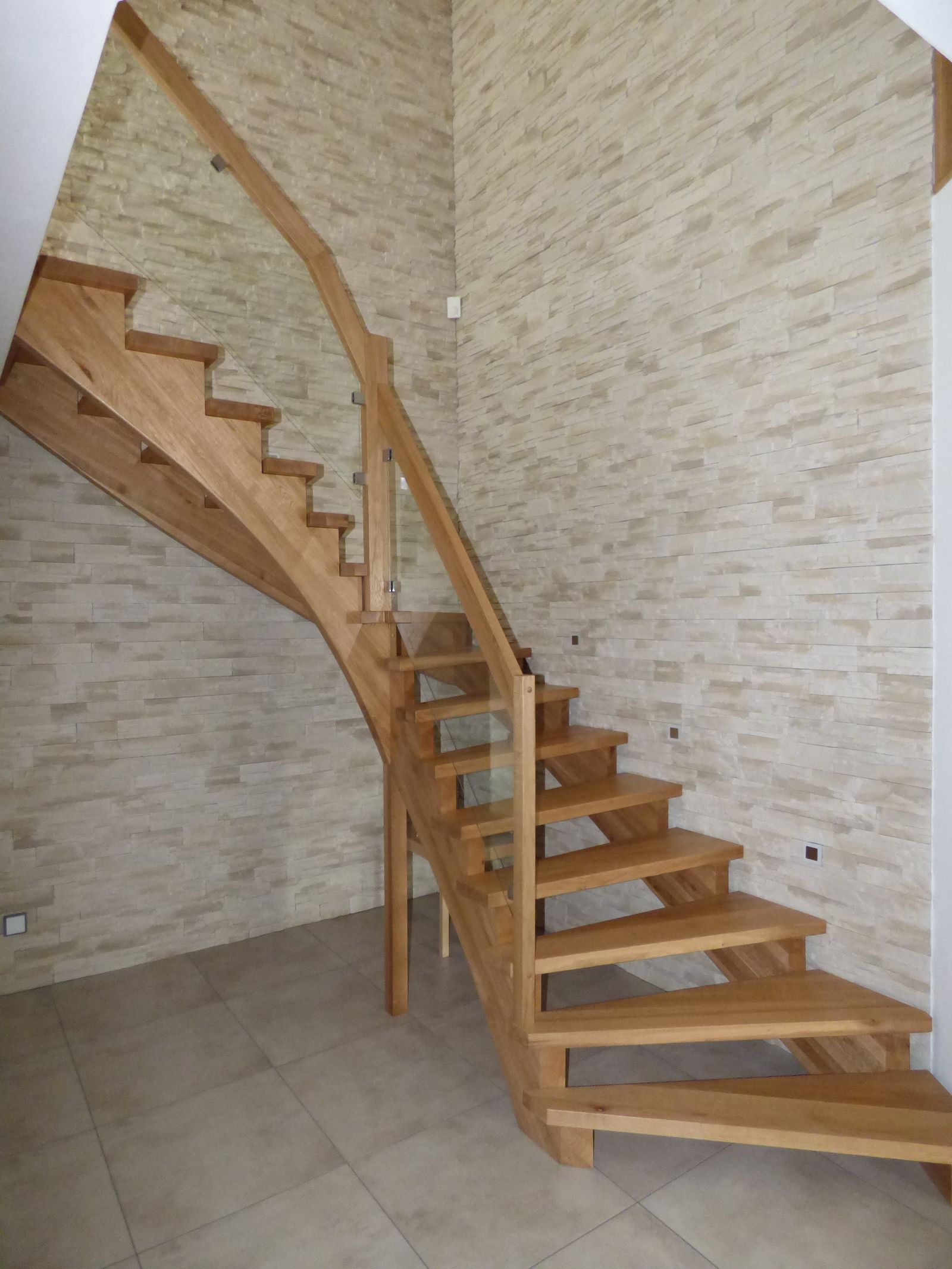 Výroba dřevěných schodů – ADM STAVBY s.r.o.